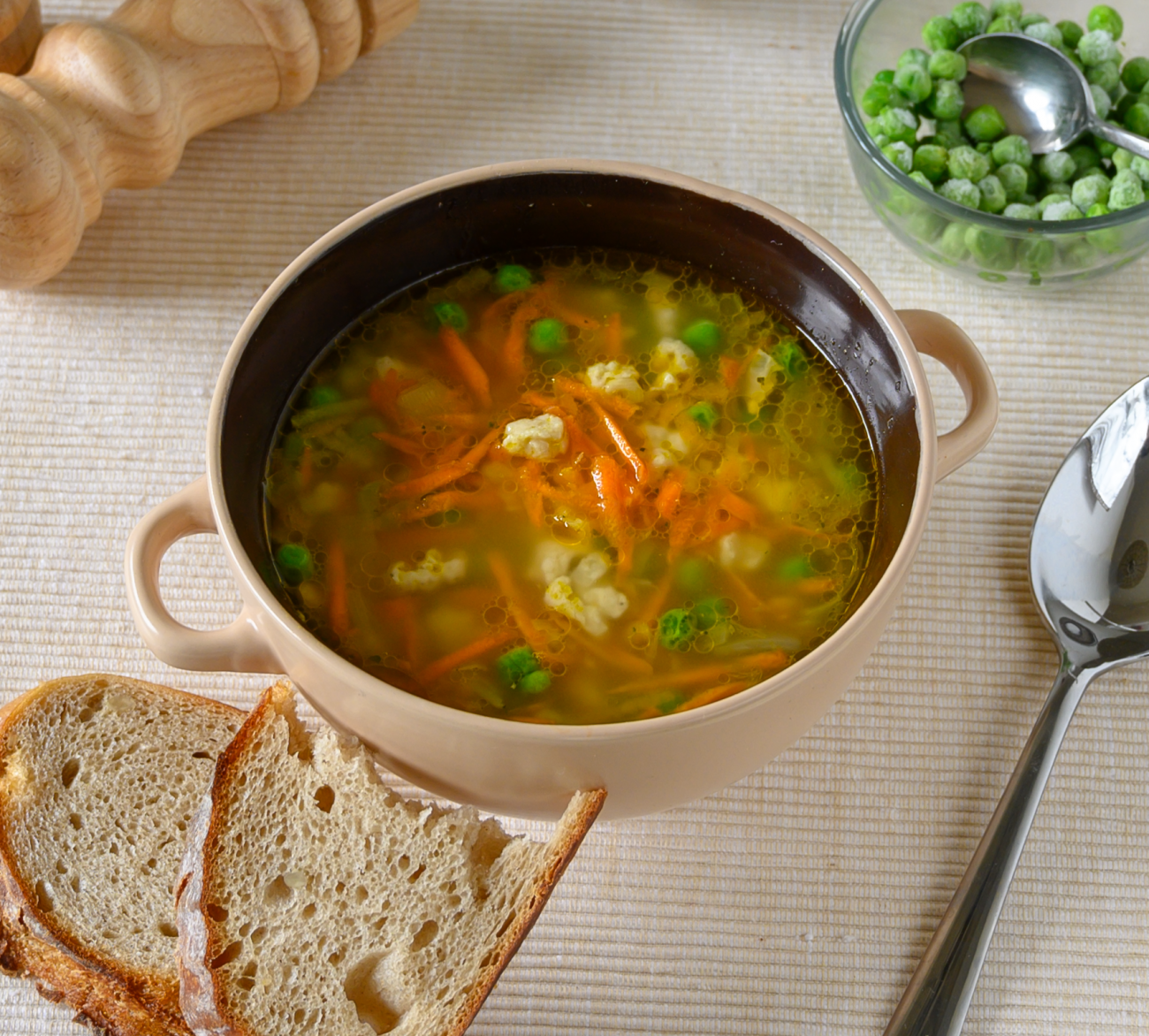 Zeleninová polievka s drožďovými haluškami